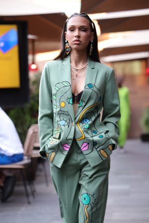 SUIT YOURSELF IN ART